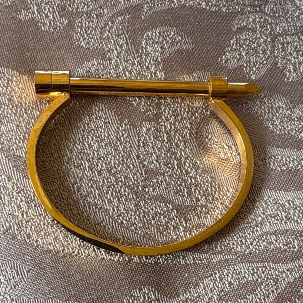 Nail it bangle